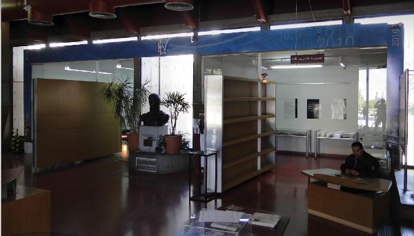 Ploteo y colocación de marquesina en entrada principal